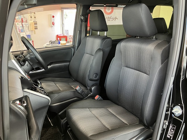 トヨタ ヴォクシー 1.8 ハイブリッド ZS 煌の中古車