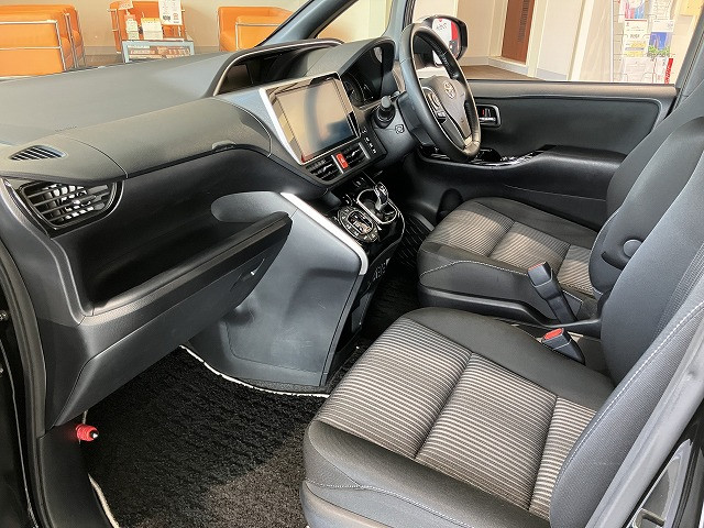 トヨタ ヴォクシー 1.8 ハイブリッド ZS 煌の中古車