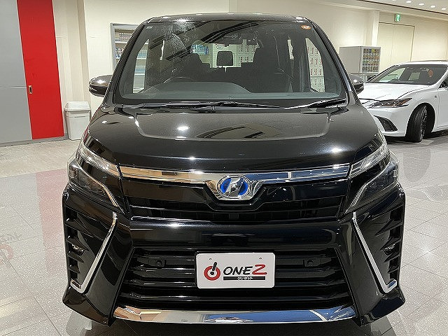 トヨタ ヴォクシー 1.8 ハイブリッド ZS 煌の中古車