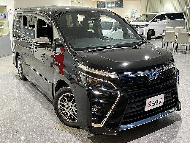 トヨタ ヴォクシー 1.8 ハイブリッド ZS 煌の中古車