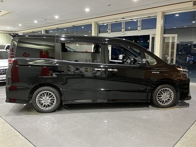 トヨタ ヴォクシー 1.8 ハイブリッド ZS 煌の中古車
