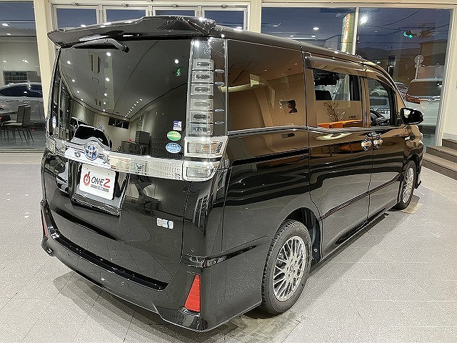 トヨタ ヴォクシー 1.8 ハイブリッド ZS 煌の中古車
