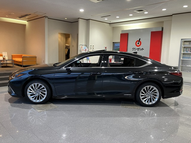 レクサス ES 300h バージョンLの中古車