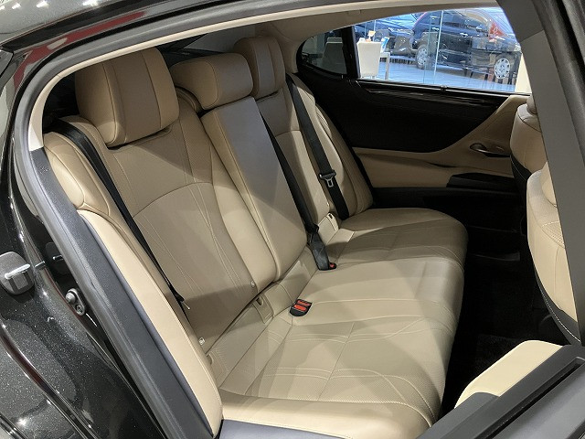 レクサス ES 300h バージョンLの中古車