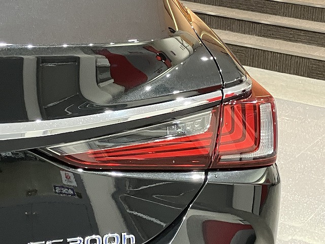 レクサス ES 300h バージョンLの中古車