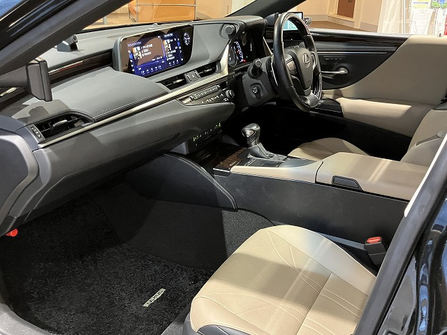 レクサス ES 300h バージョンLの中古車