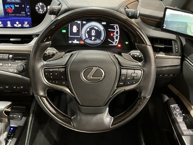 レクサス ES 300h バージョンLの中古車