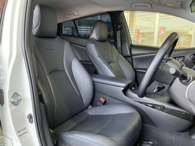 トヨタ プリウス 1.8 S ツーリングセレクションの中古車
