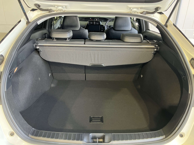 トヨタ プリウス 1.8 S ツーリングセレクションの中古車