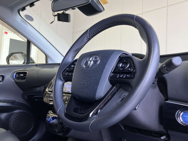 トヨタ プリウス 1.8 S ツーリングセレクションの中古車