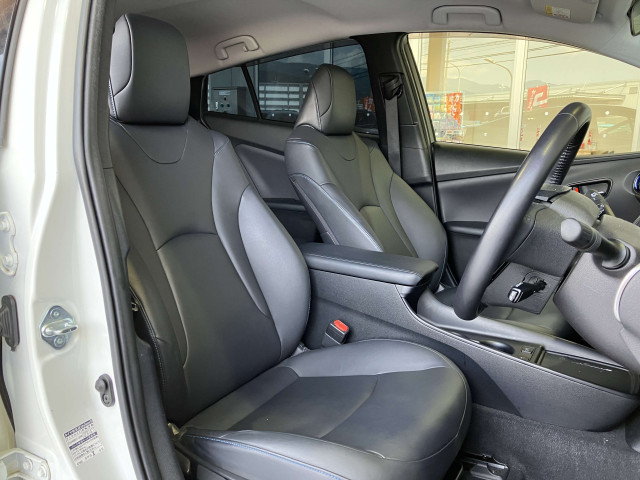 トヨタ プリウス 1.8 S ツーリングセレクションの中古車