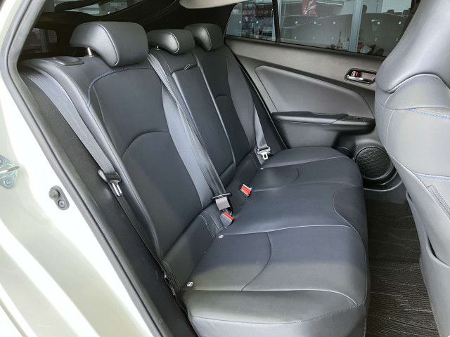 トヨタ プリウス 1.8 S ツーリングセレクションの中古車