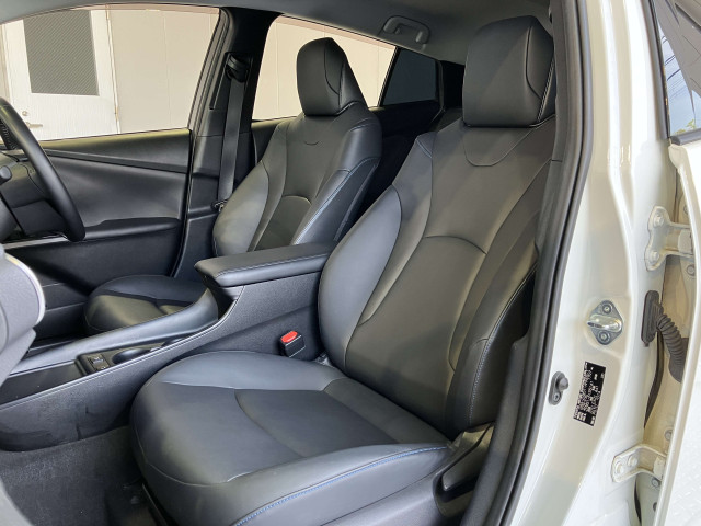 トヨタ プリウス 1.8 S ツーリングセレクションの中古車