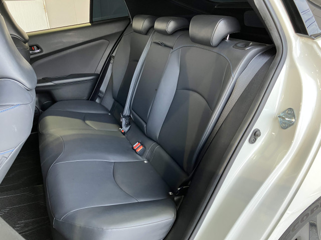 トヨタ プリウス 1.8 S ツーリングセレクションの中古車