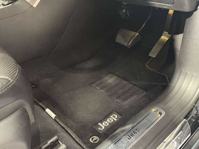 ジープ チェロキー リミテッド 4WDの中古車