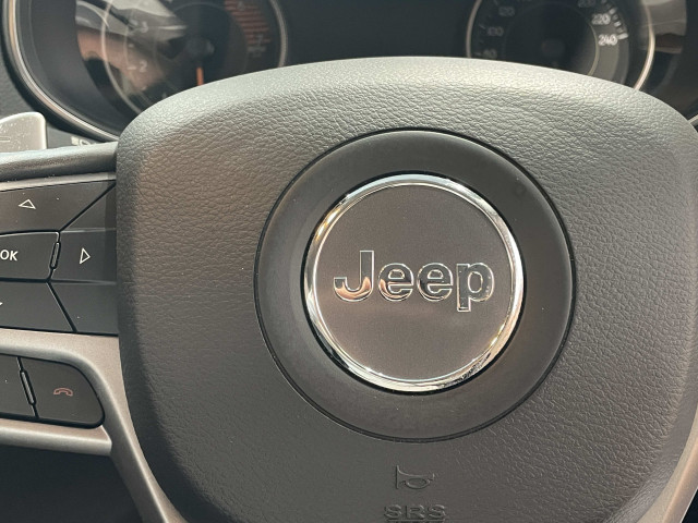 ジープ チェロキー リミテッド 4WDの中古車