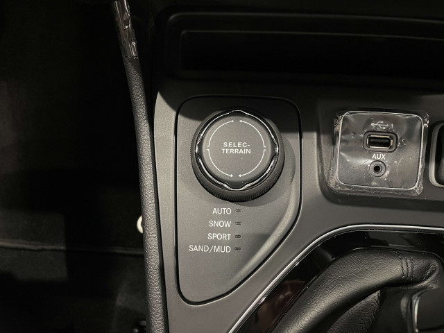 ジープ チェロキー リミテッド 4WDの中古車