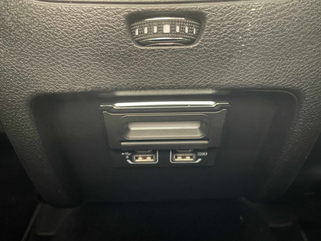 ジープ チェロキー リミテッド 4WDの中古車