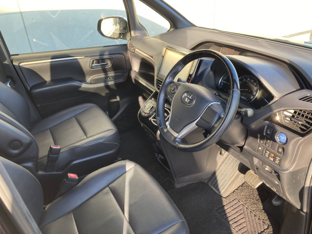 トヨタ エスクァイアハイブリッド 1.8 ハイブリッド Gi ブラックテーラードの中古車