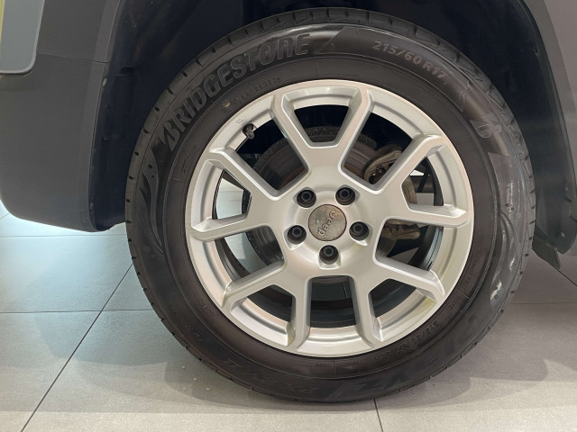 ジープ レネゲード リミテッドの中古車