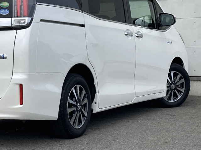 トヨタ エスクァイア 1.8 ハイブリッド Giの中古車
