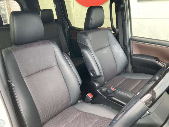 トヨタ エスクァイア 1.8 ハイブリッド Giの中古車