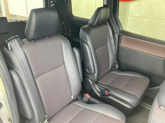 トヨタ エスクァイア 1.8 ハイブリッド Giの中古車