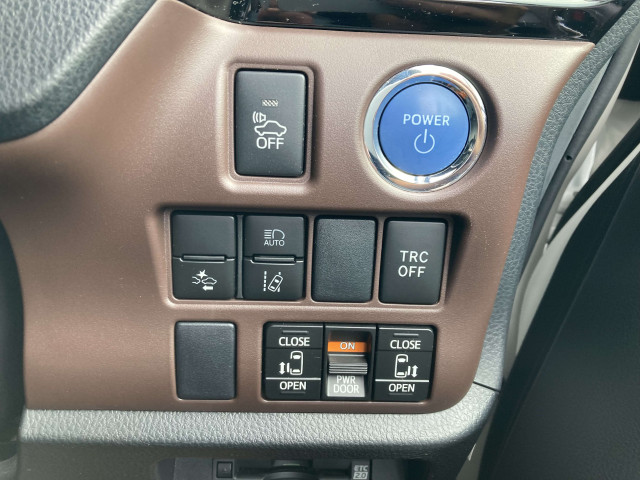 トヨタ エスクァイア 1.8 ハイブリッド Giの中古車