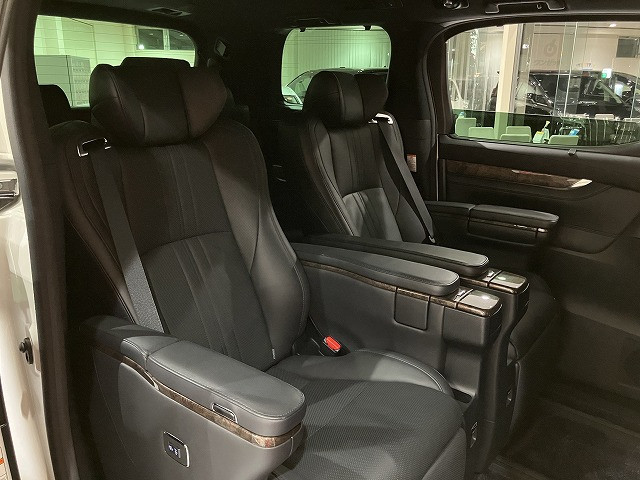 トヨタ アルファード 3.5 エグゼクティブ ラウンジの中古車