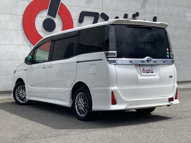 トヨタ ヴォクシーハイブリッド 1.8 ハイブリッド ZSの中古車