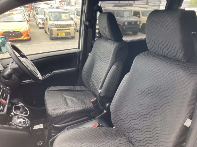 トヨタ ヴォクシーハイブリッド 1.8 ハイブリッド ZSの中古車