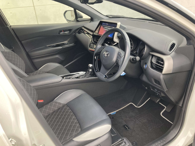 トヨタ C-HR ハイブリッド 1.8 G モード ネロの中古車