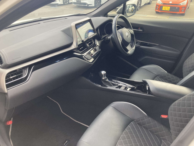 トヨタ C-HR ハイブリッド 1.8 G モード ネロの中古車