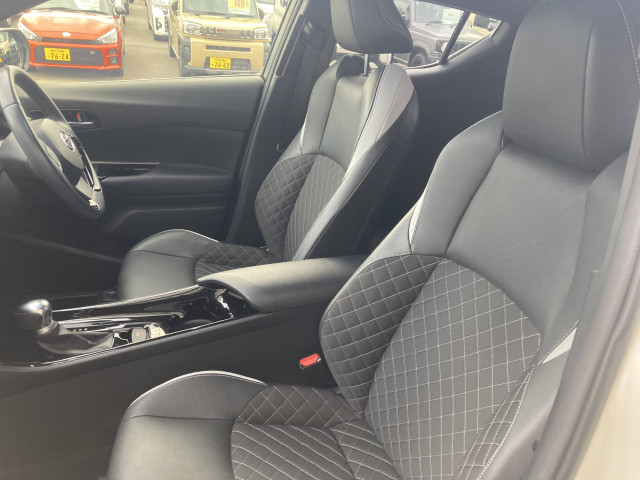 トヨタ C-HR ハイブリッド 1.8 G モード ネロの中古車