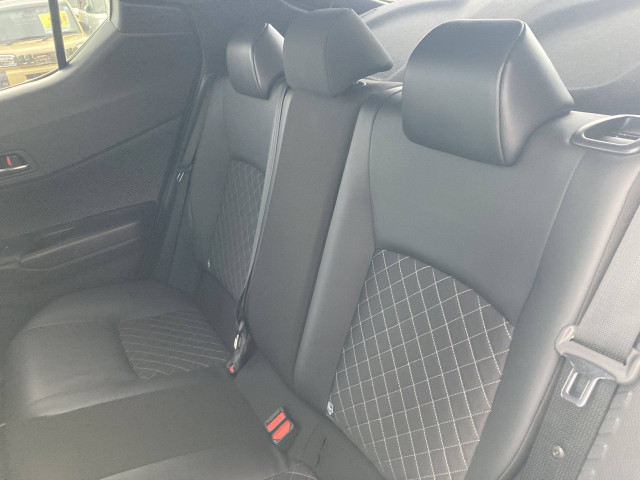 トヨタ C-HR ハイブリッド 1.8 G モード ネロの中古車