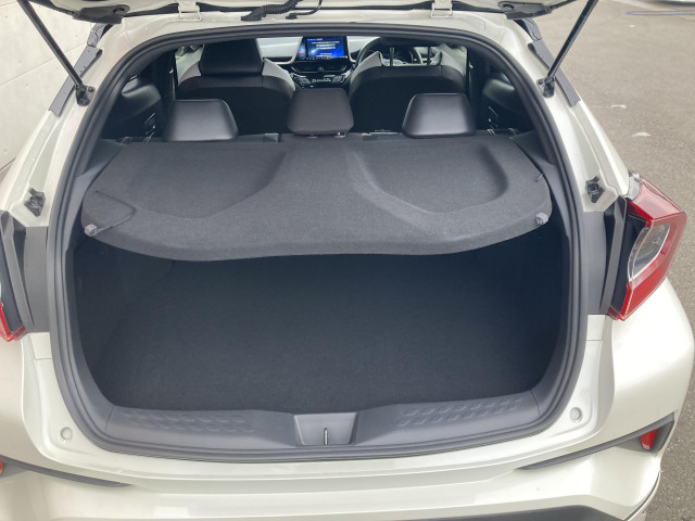 トヨタ C-HR ハイブリッド 1.8 G モード ネロの中古車