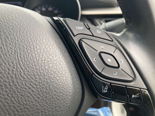 トヨタ C-HR ハイブリッド 1.8 G モード ネロの中古車