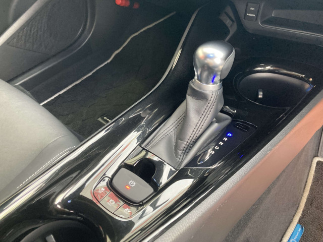 トヨタ C-HR ハイブリッド 1.8 G モード ネロの中古車