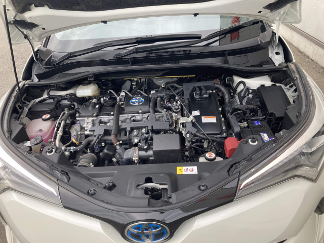トヨタ C-HR ハイブリッド 1.8 G モード ネロの中古車