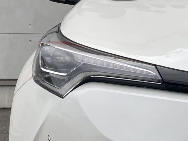 トヨタ C-HR ハイブリッド 1.8 G モード ネロの中古車