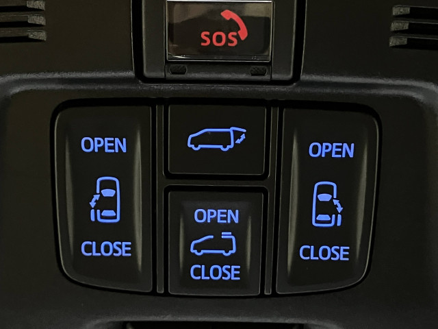 スマートキーや運転席のスイッチで後席両側スライドドアの開閉が可能♪小さいお子様やご年配の方も、簡単にスライドドアが開閉できます。小さいお子様にはチャイルドロックがあるのでご安心を・・。