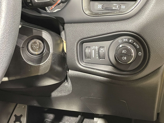 ジープ レネゲード リミテッドの中古車