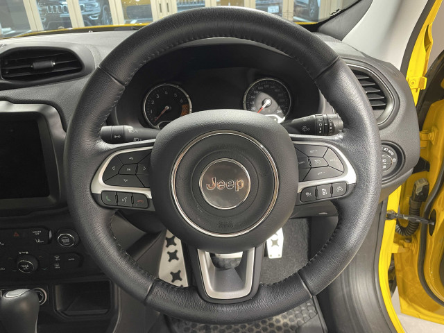 ジープ レネゲード リミテッドの中古車