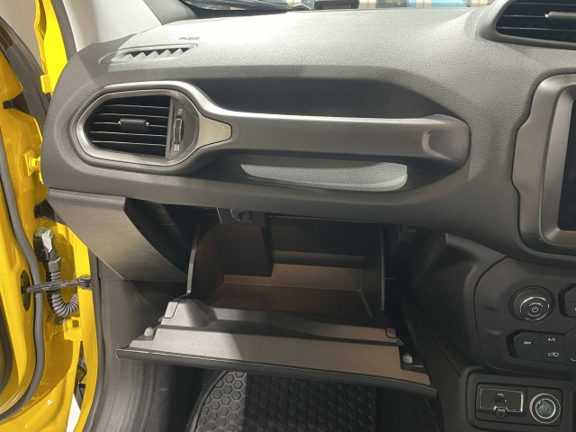 ジープ レネゲード リミテッドの中古車