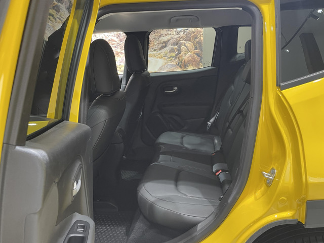 ジープ レネゲード リミテッドの中古車