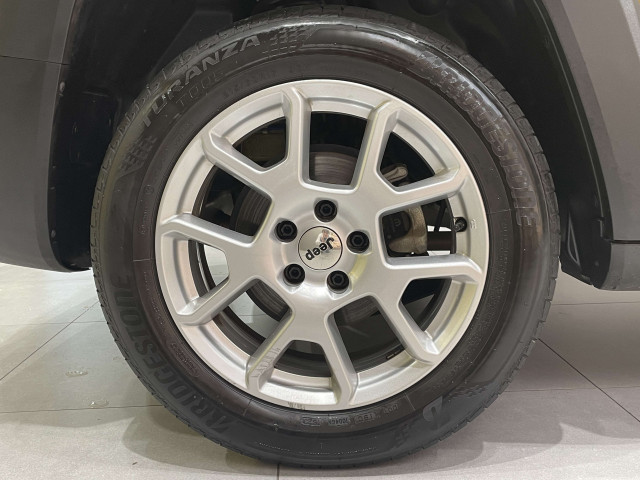 ジープ レネゲード リミテッドの中古車