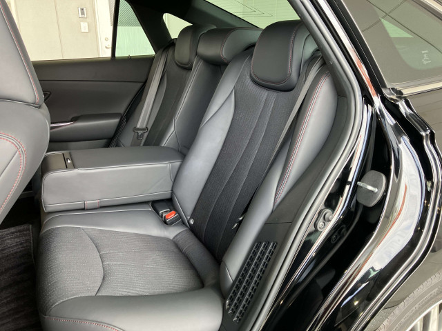 トヨタ クラウン ハイブリッド 2.5 RSの中古車