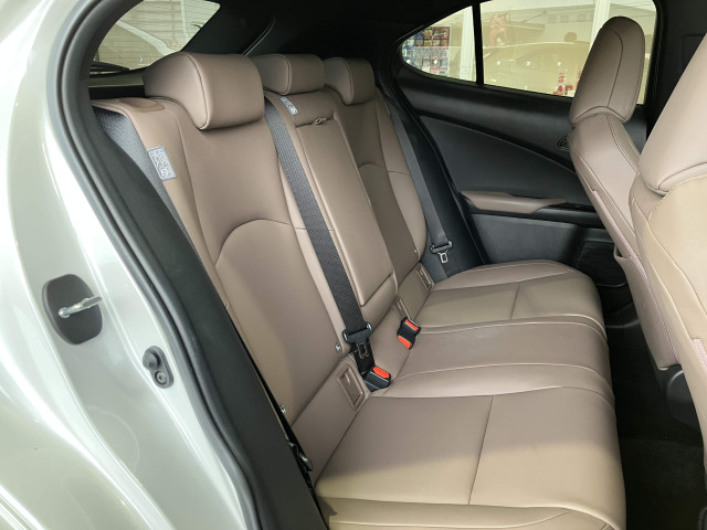 レクサス UX 250h グレイスフル エクスプローラーの中古車
