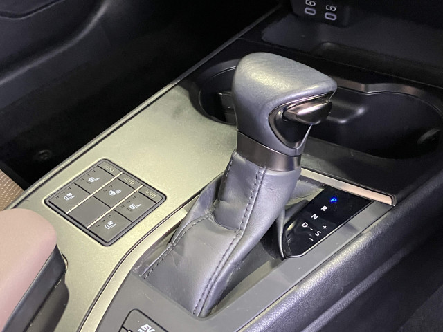 レクサス UX 250h グレイスフル エクスプローラーの中古車