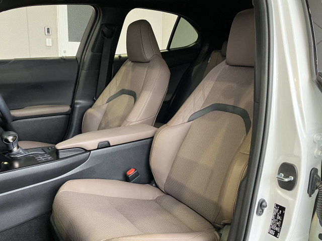 レクサス UX 250h グレイスフル エクスプローラーの中古車
